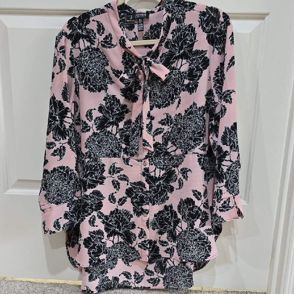 Jones New York Pink and Black Floral Tie-Neck Blouse